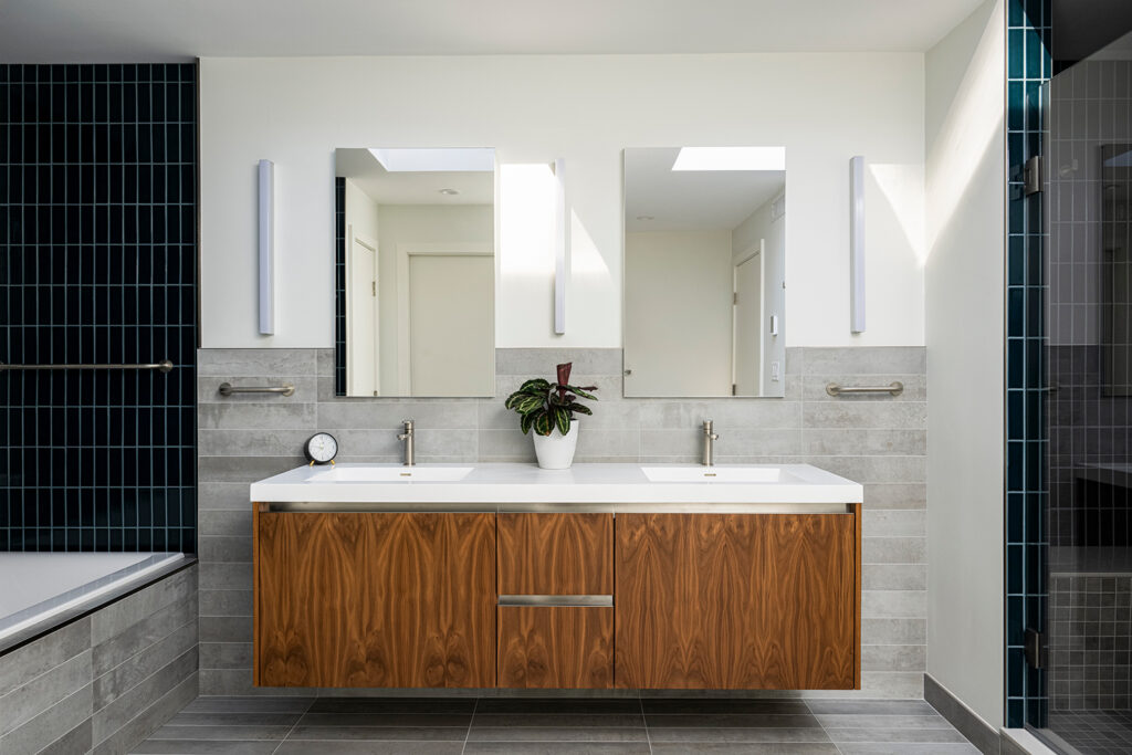 Pondside mid century bathroom
